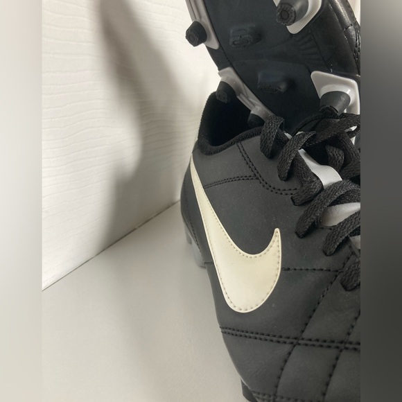 Nike Women’s Cleats, size 8.5, brand new & never worn - Picture 4 of 10